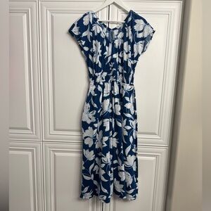 GAP Sz Medium Smocked V-Neck Maxi Dress Short Sleeve Blue + White Floral Print